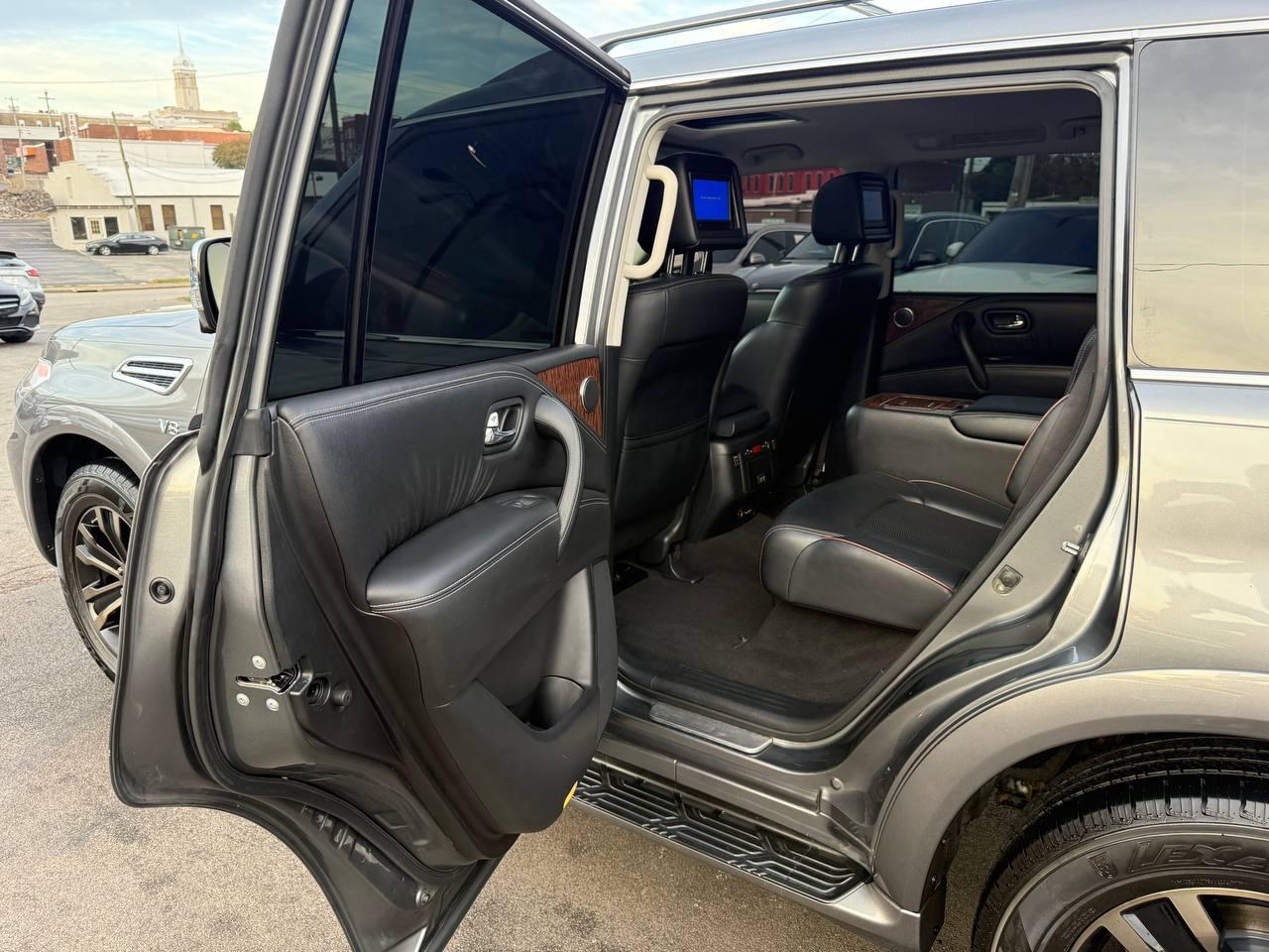Nissan Armada Platinum AWD 2017
