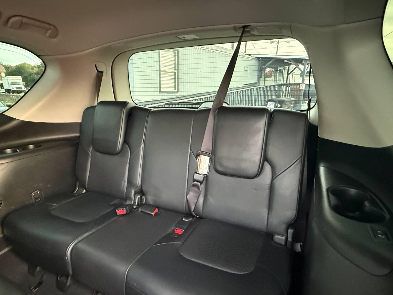 Nissan Armada Platinum AWD 2017