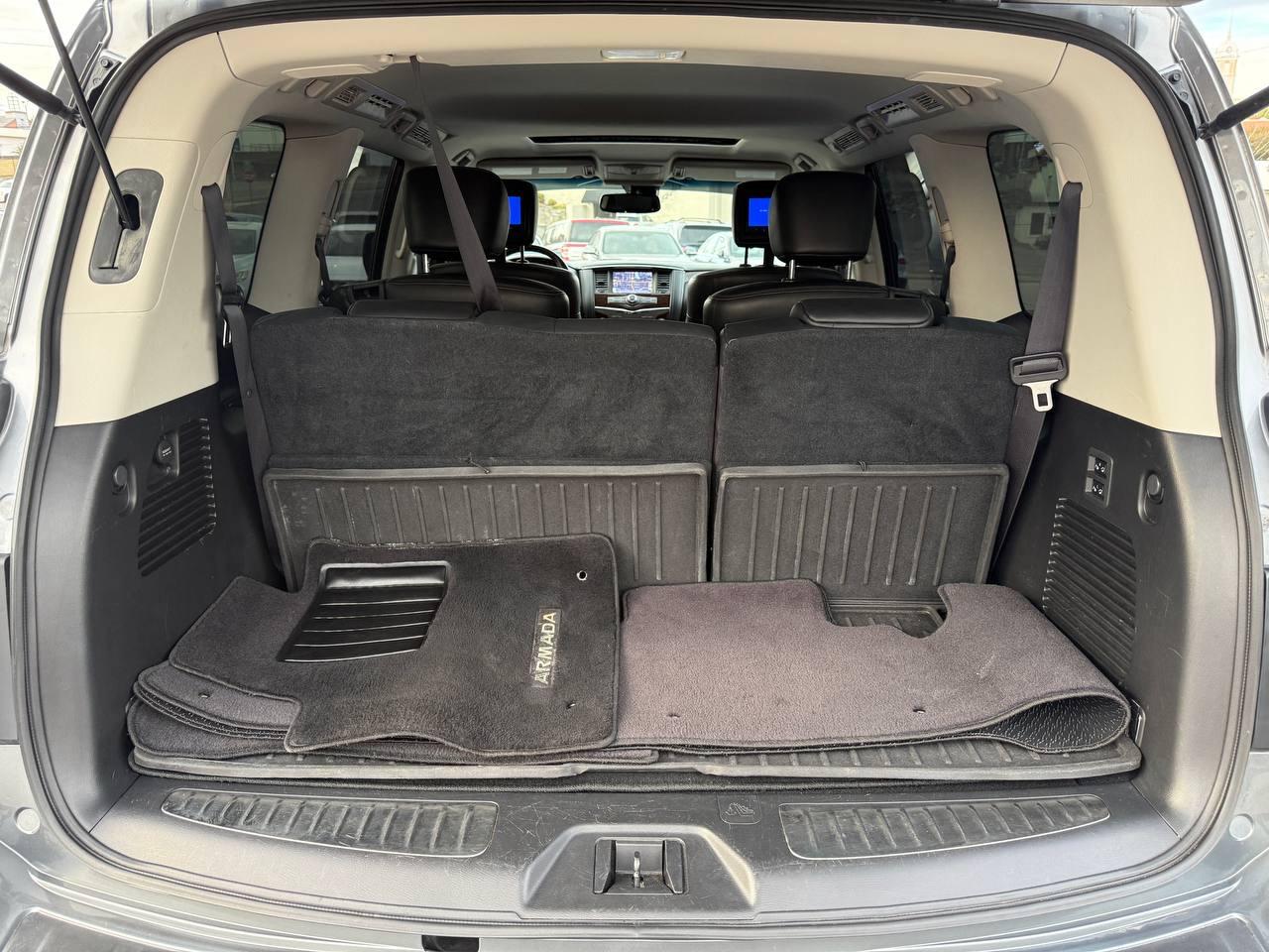 Nissan Armada Platinum AWD 2017
