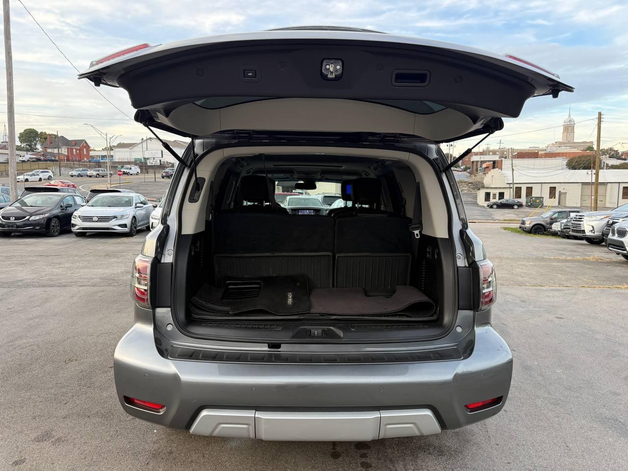 Nissan Armada Platinum AWD 2017