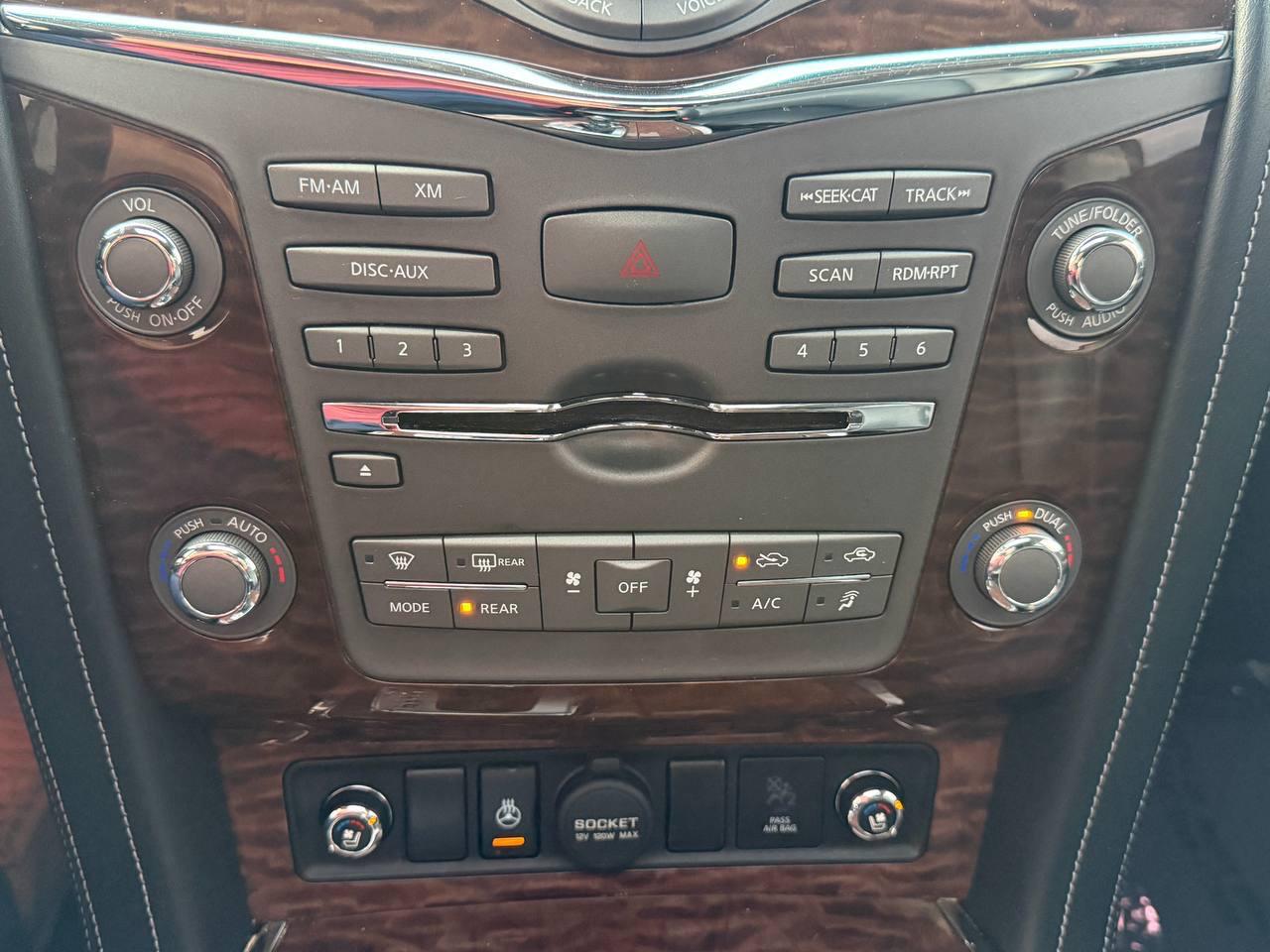 Nissan Armada Platinum AWD 2017