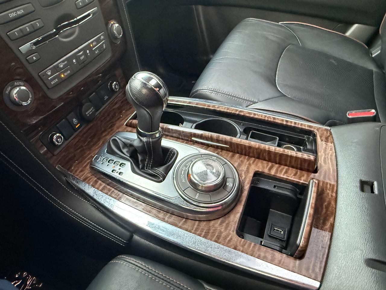 Nissan Armada Platinum AWD 2017