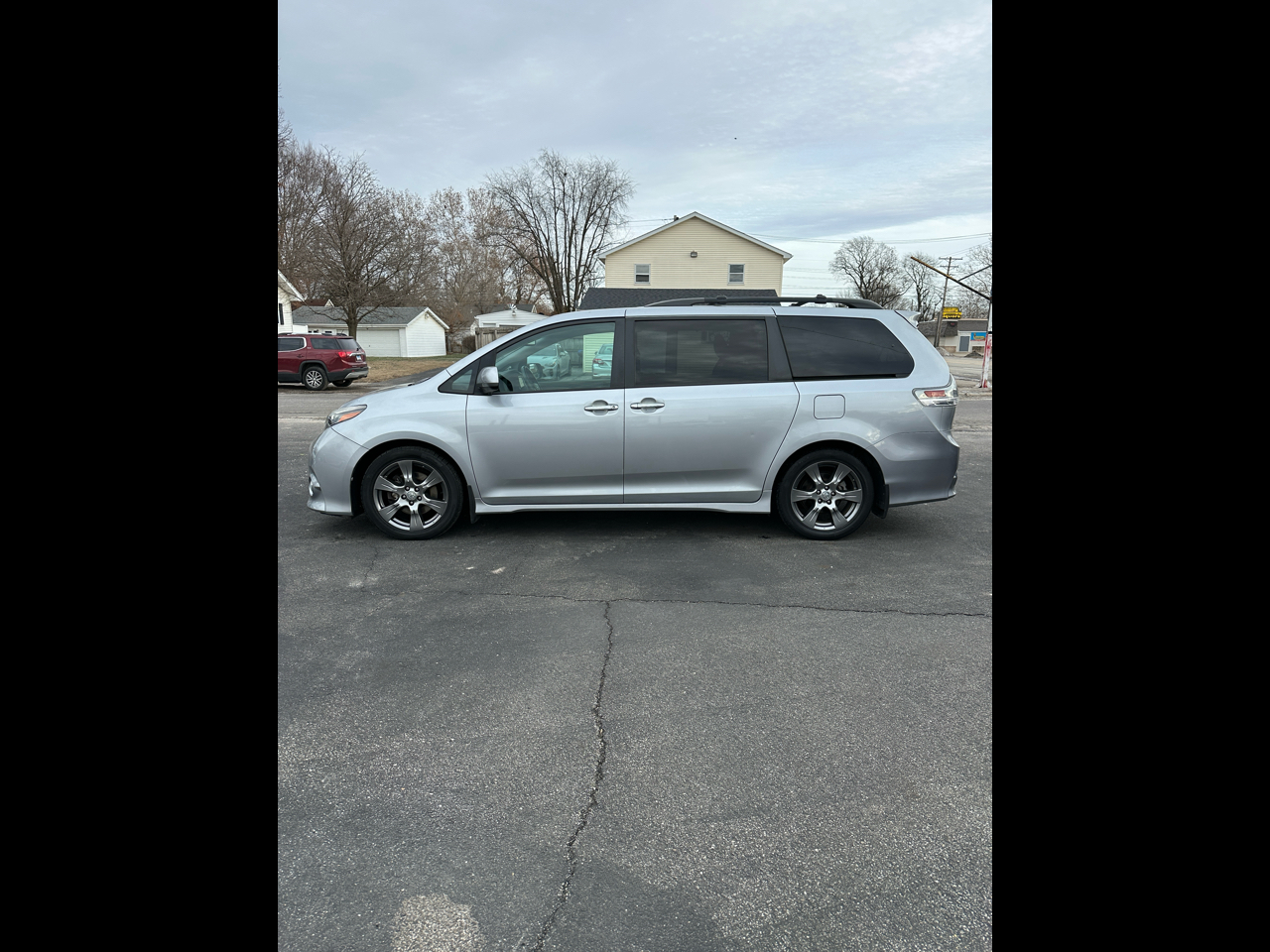 2017 Toyota Sienna SE 8-Passenger