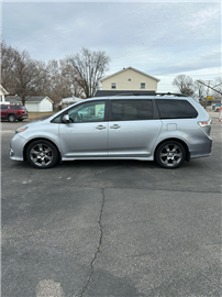 2017 Toyota Sienna SE 8-Passenger