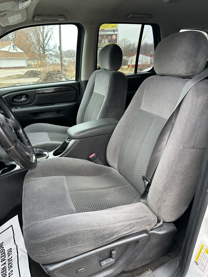 GMC Envoy SLE-1 4WD 2008