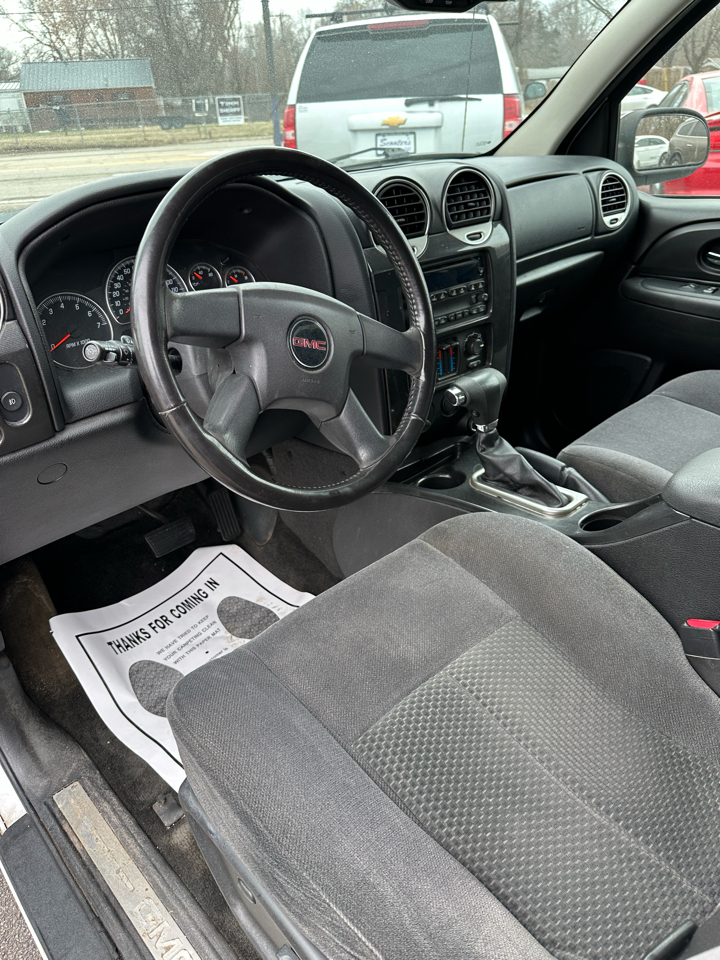 GMC Envoy SLE-1 4WD 2008