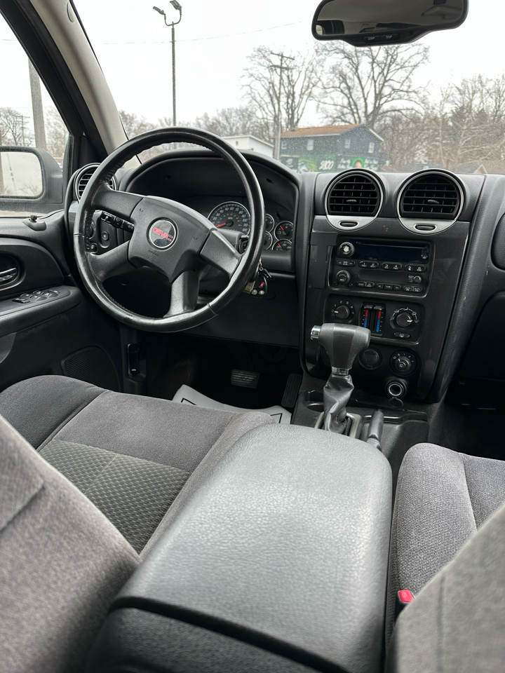 GMC Envoy SLE-1 4WD 2008