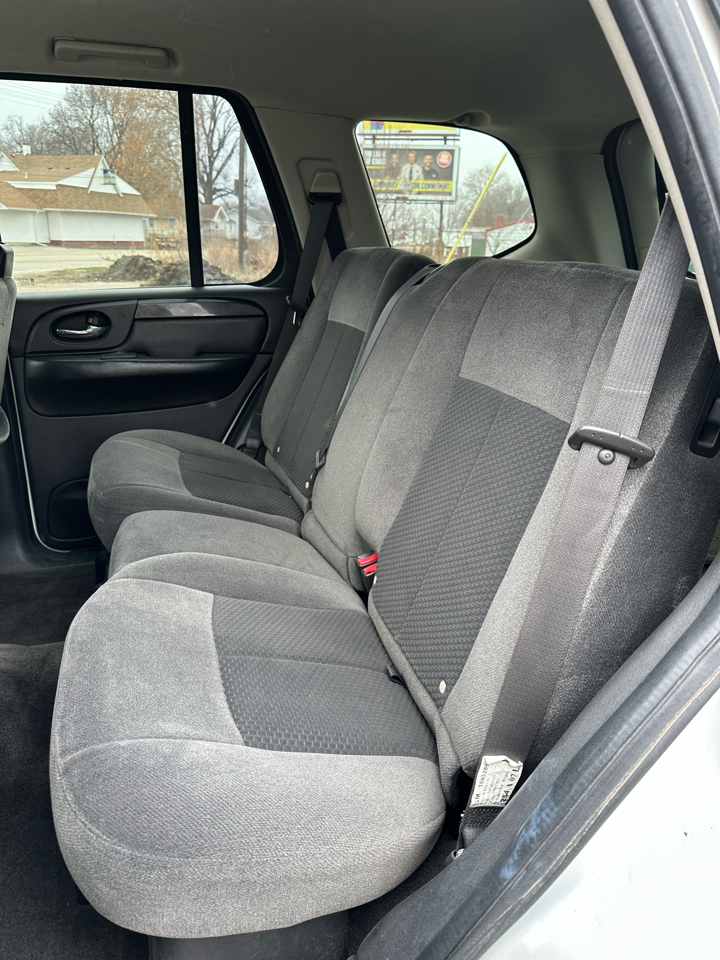 GMC Envoy SLE-1 4WD 2008