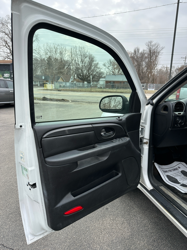 GMC Envoy SLE-1 4WD 2008