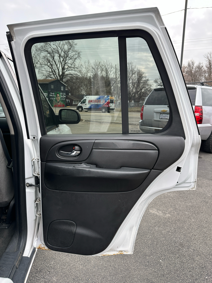 GMC Envoy SLE-1 4WD 2008