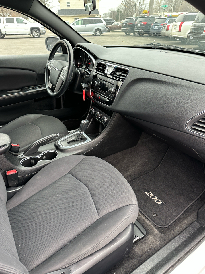 Chrysler 200 Touring 2013