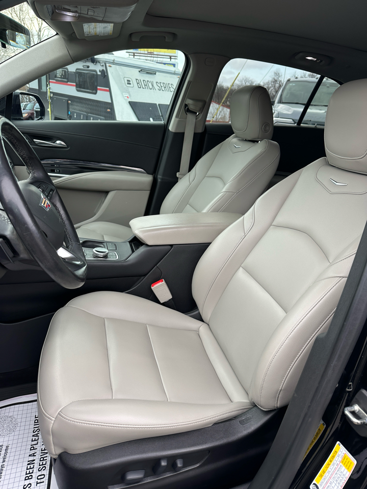 Cadillac XT4 Luxury AWD 2019