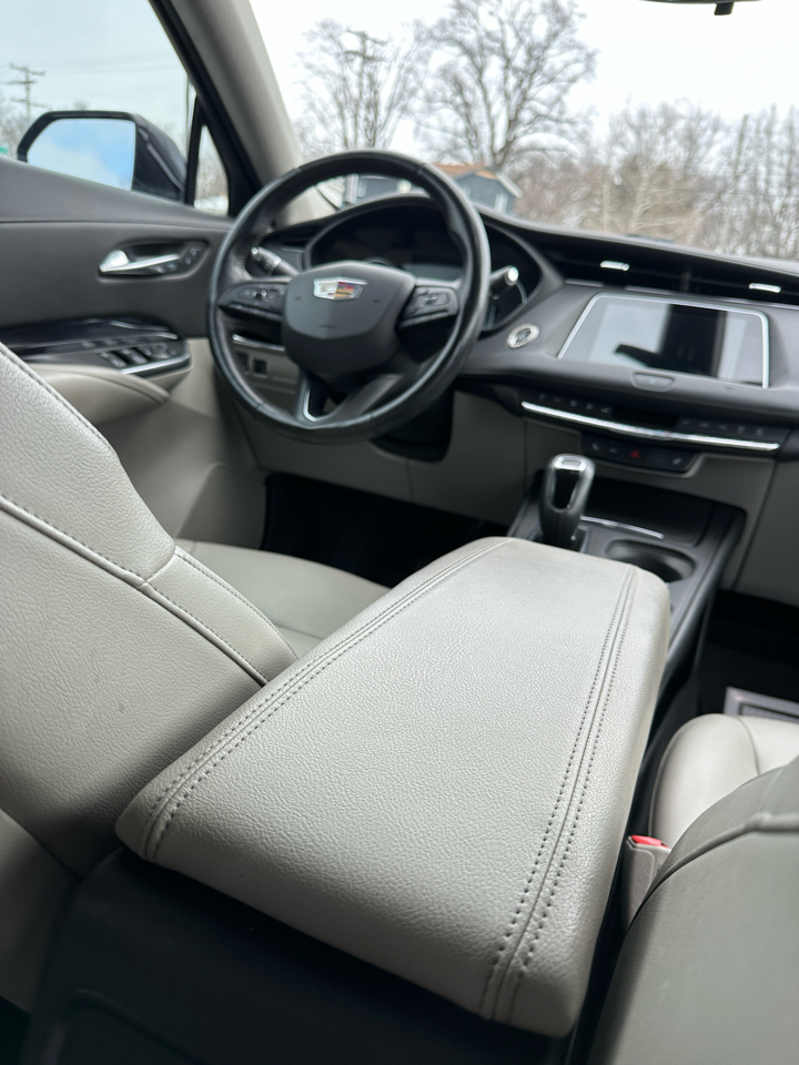 Cadillac XT4 Luxury AWD 2019