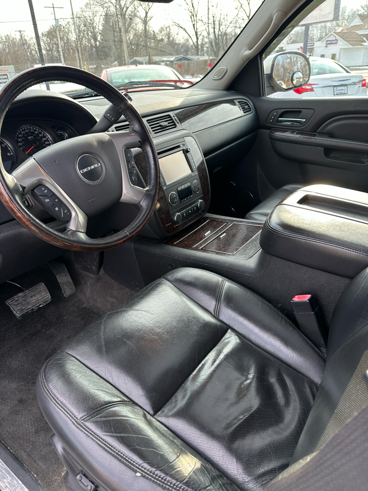 GMC Yukon Denali XL 4WD 2012