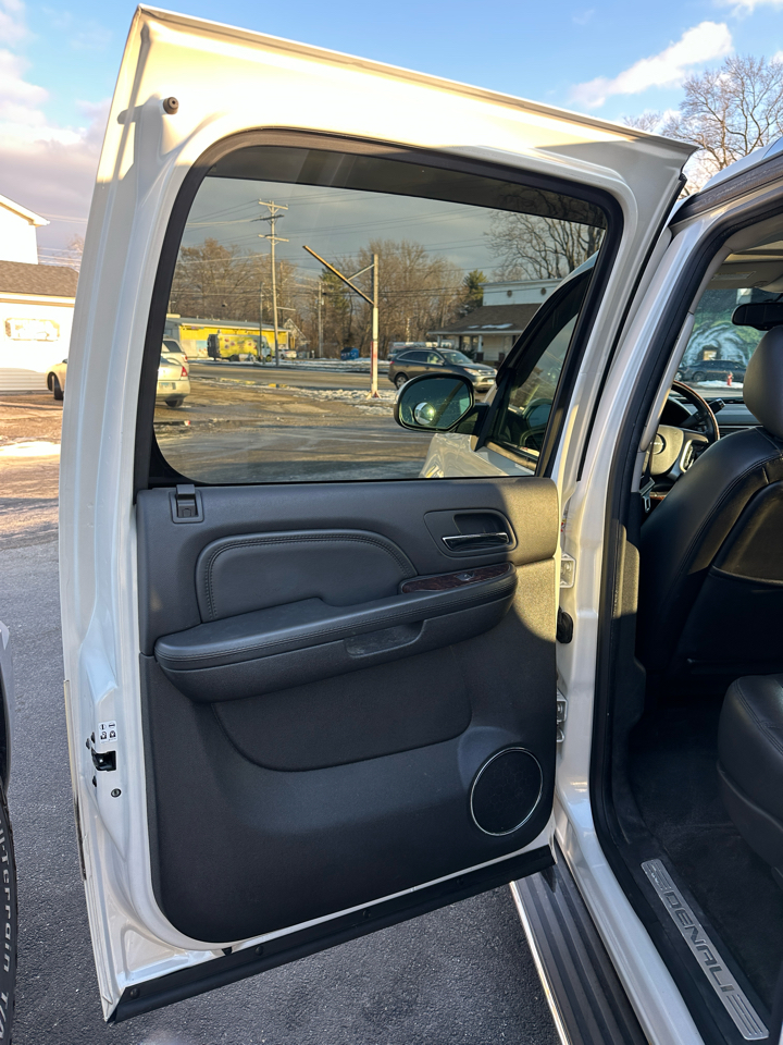 GMC Yukon Denali XL 4WD 2012