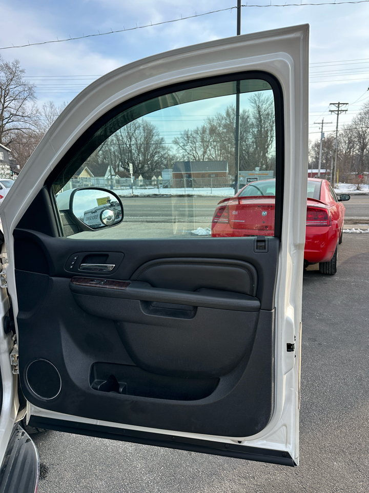 GMC Yukon Denali XL 4WD 2012