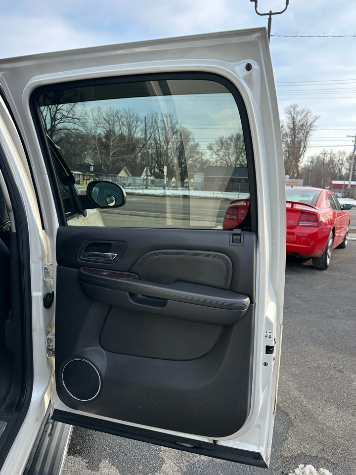 GMC Yukon Denali XL 4WD 2012