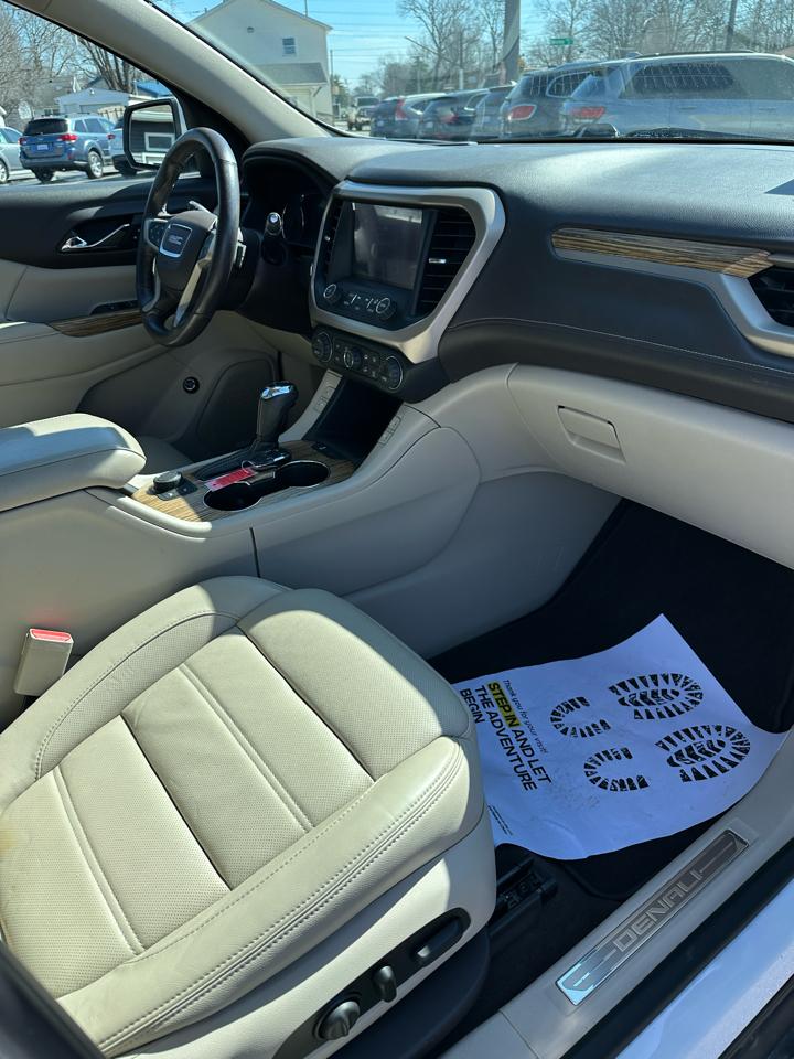 GMC Acadia Denali AWD 2017