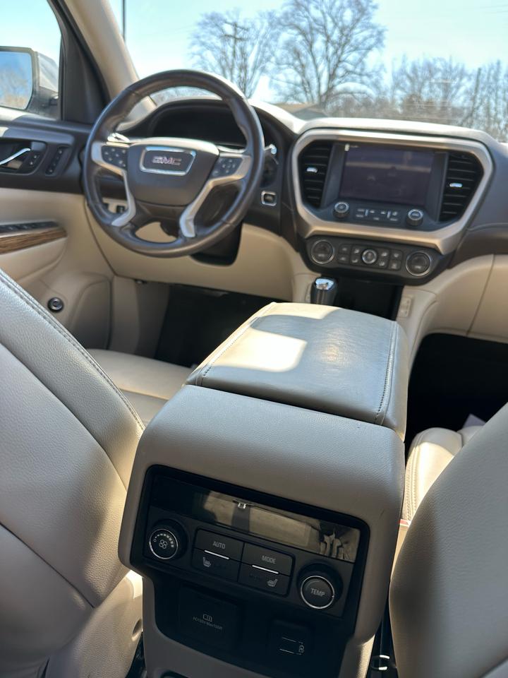 GMC Acadia Denali AWD 2017