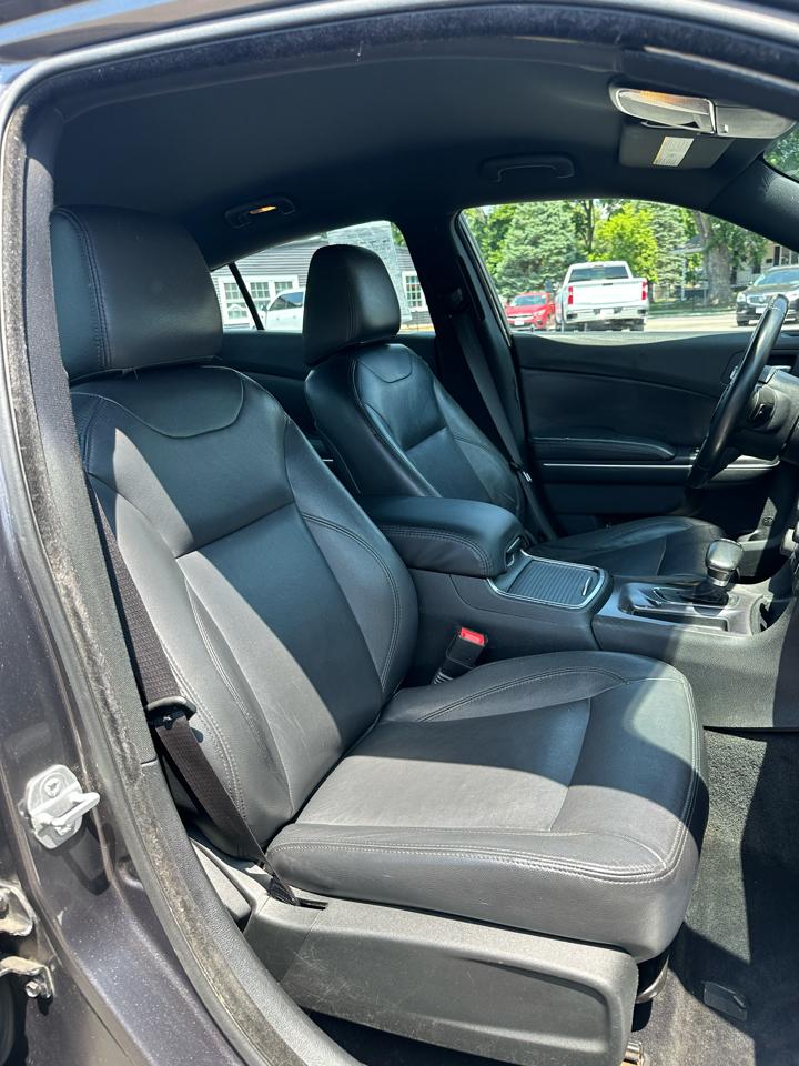Dodge Charger SE 2015