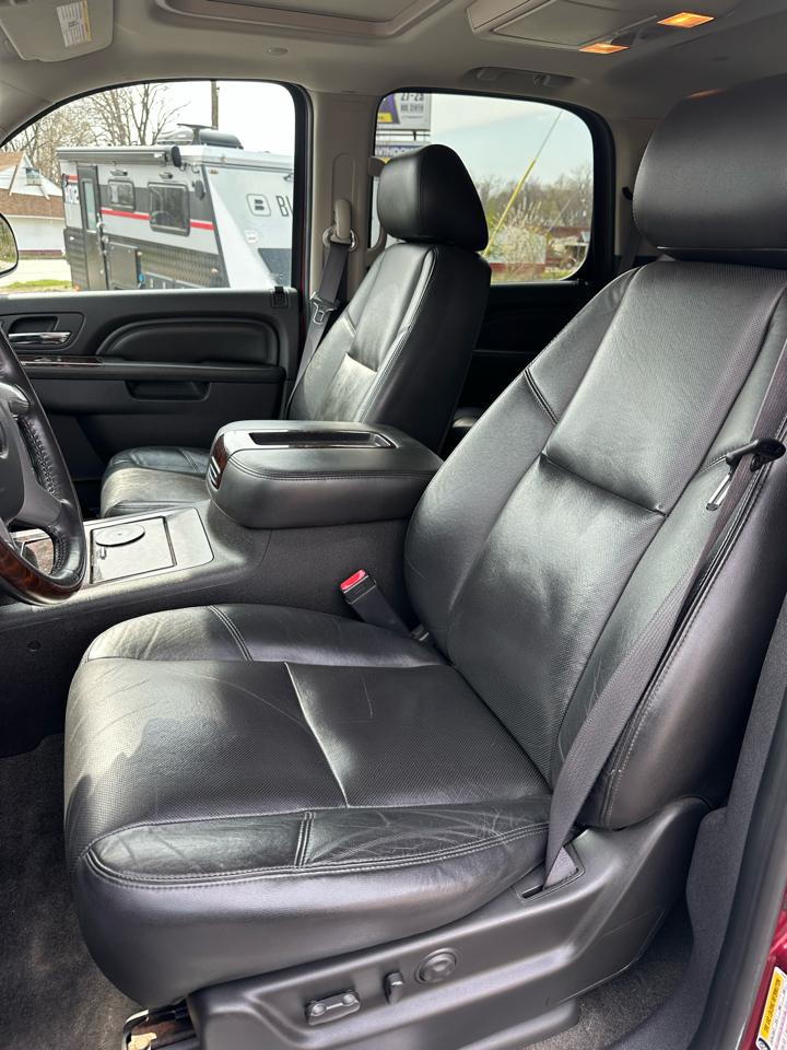 GMC Yukon Denali 4WD 2011