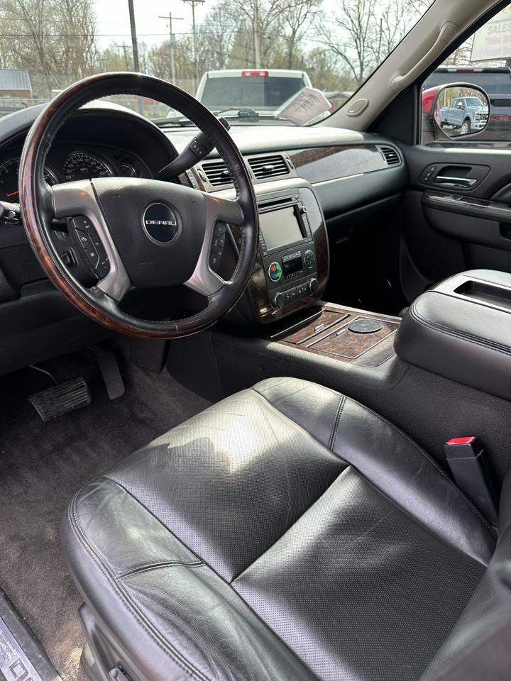 GMC Yukon Denali 4WD 2011