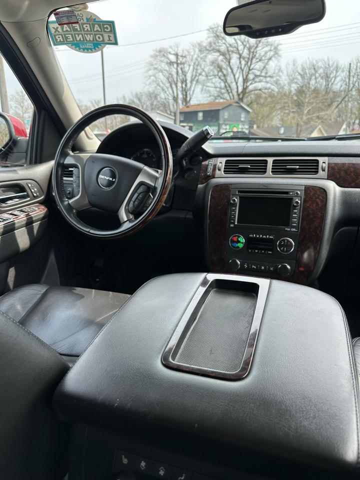GMC Yukon Denali 4WD 2011