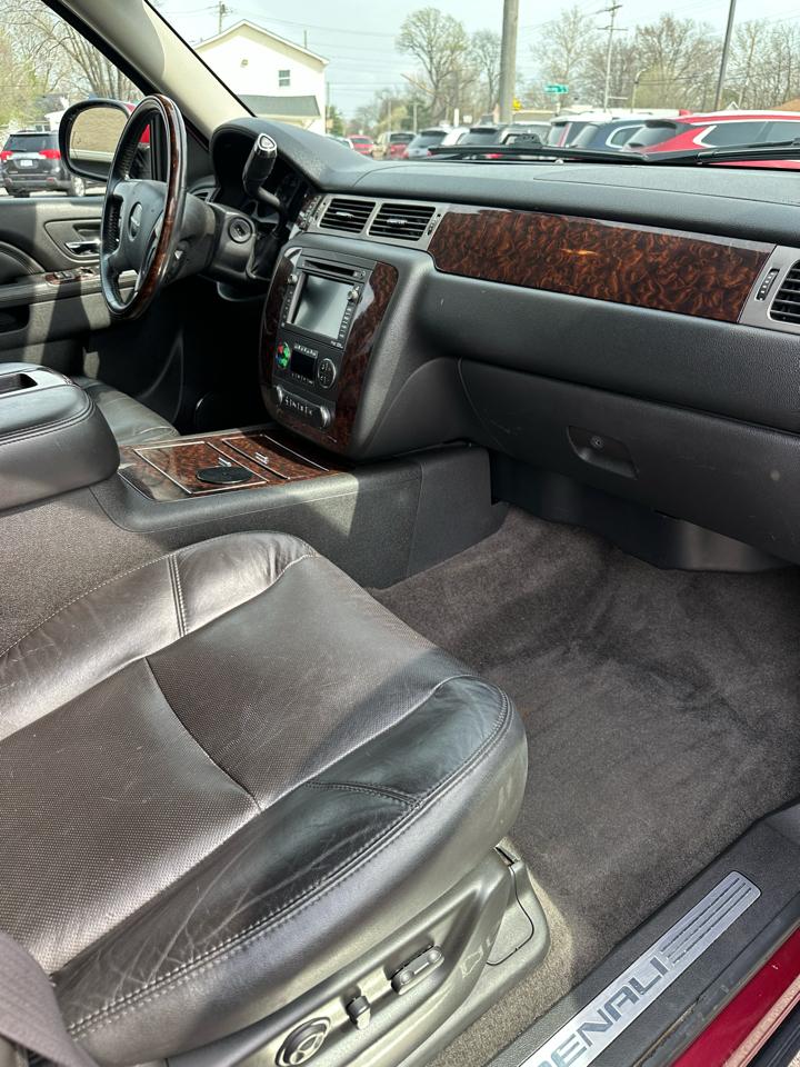 GMC Yukon Denali 4WD 2011