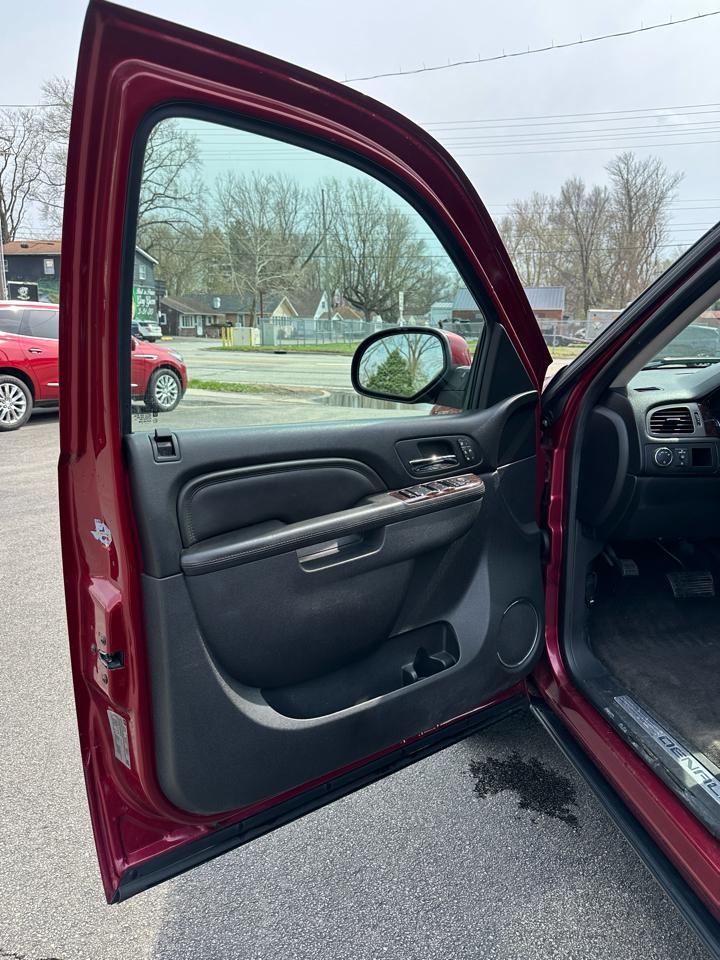 GMC Yukon Denali 4WD 2011