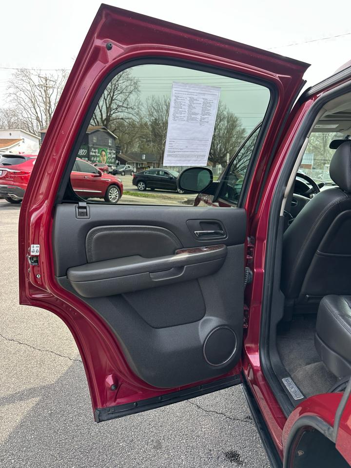 GMC Yukon Denali 4WD 2011