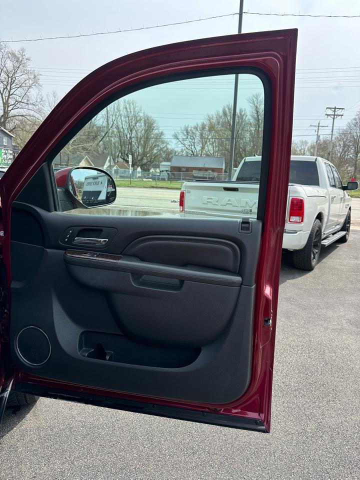 GMC Yukon Denali 4WD 2011