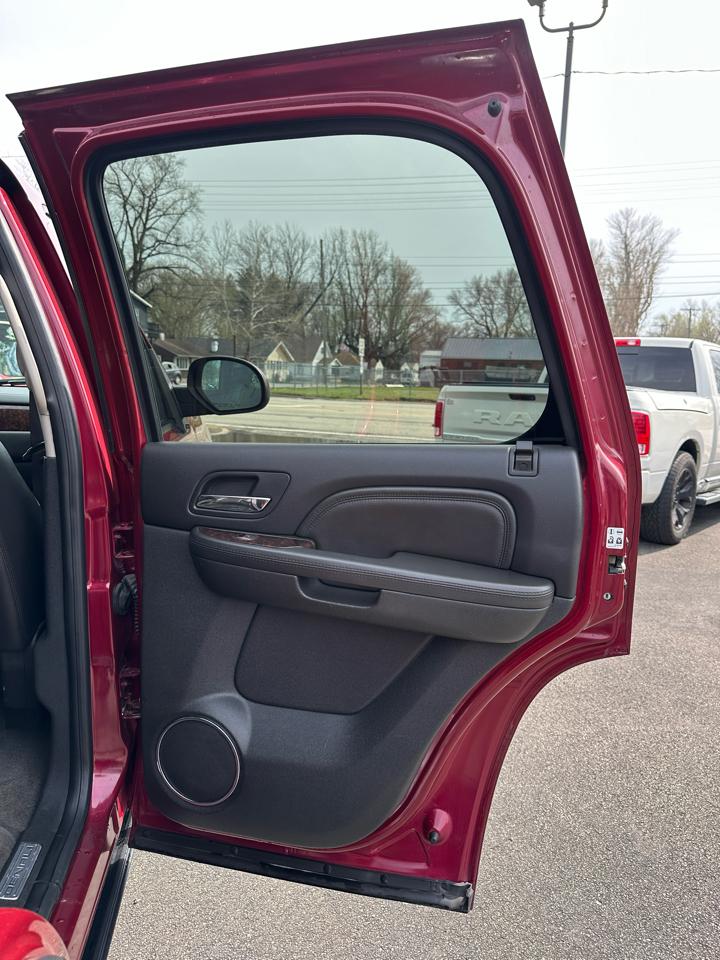 GMC Yukon Denali 4WD 2011