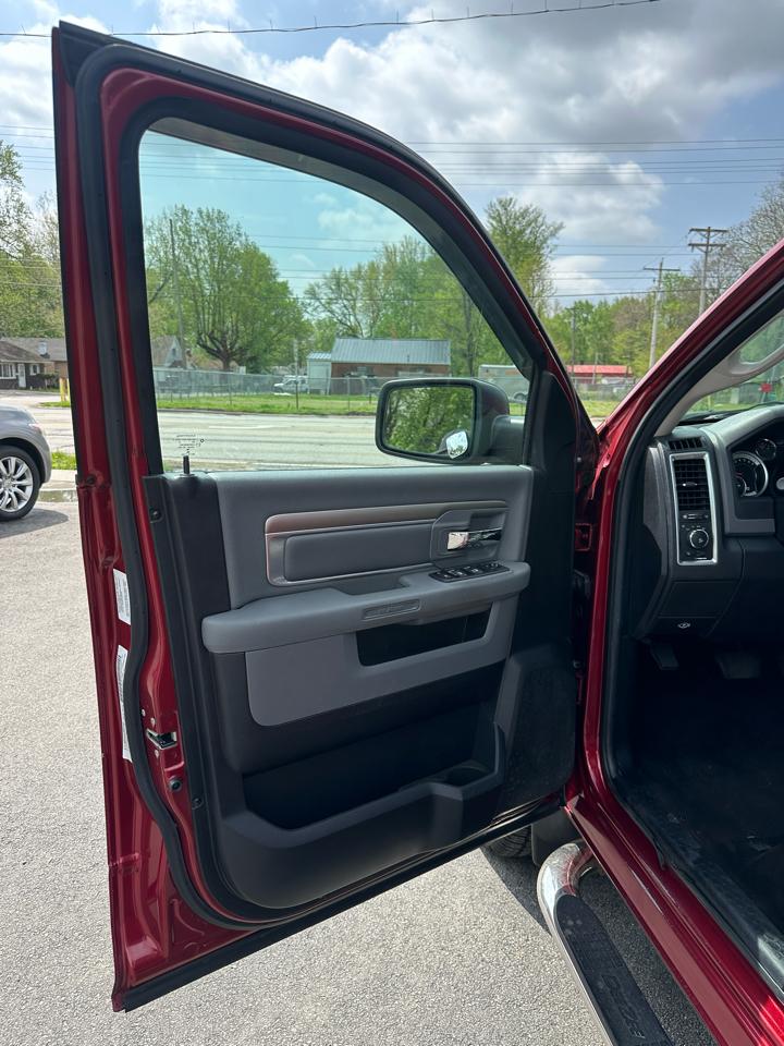 RAM 1500 SLT Crew Cab SWB 4WD 2014