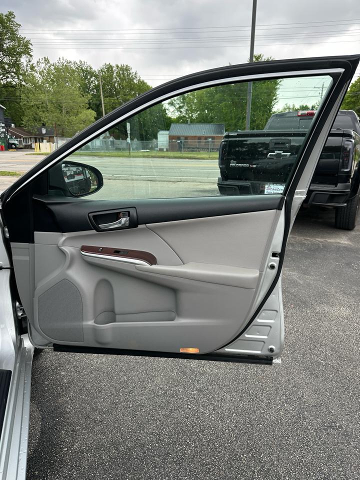Toyota Camry XLE 4D Sedan 2012