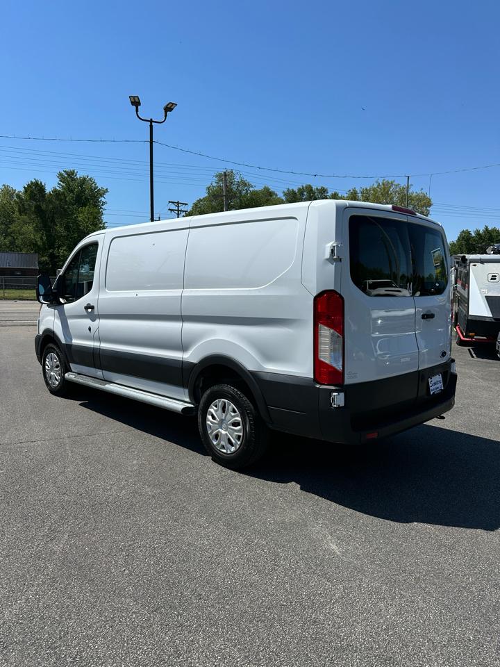 Ford Transit 250 Van Low Roof w/Sliding Pass. 130-in. WB 2021