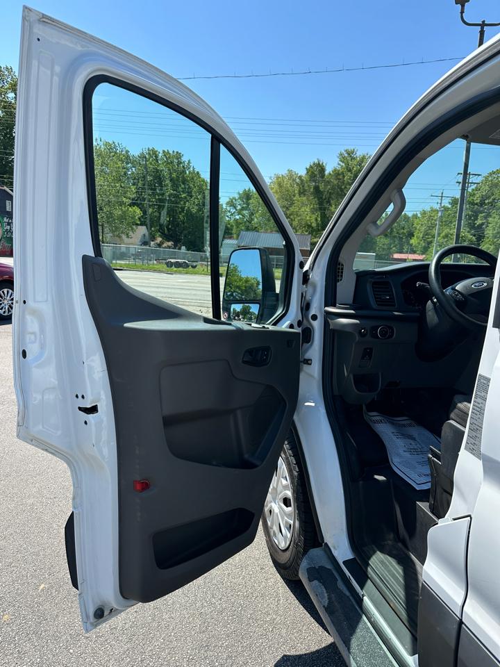 Ford Transit 250 Van Low Roof w/Sliding Pass. 130-in. WB 2021