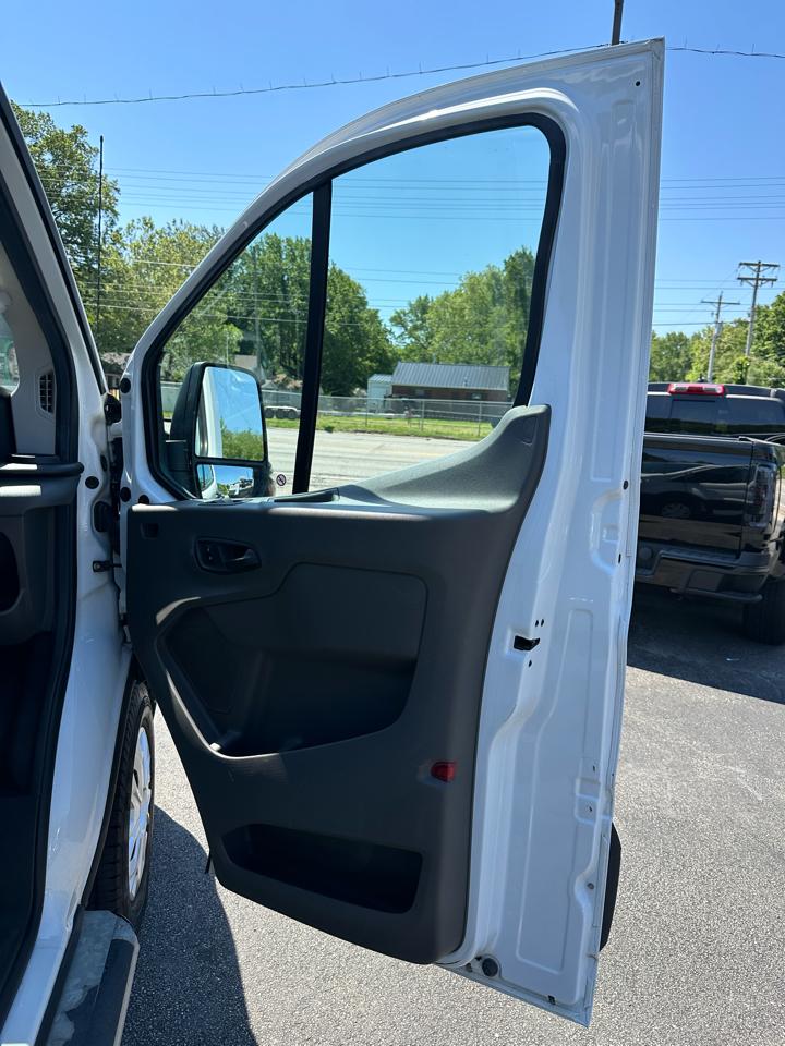 Ford Transit 250 Van Low Roof w/Sliding Pass. 130-in. WB 2021