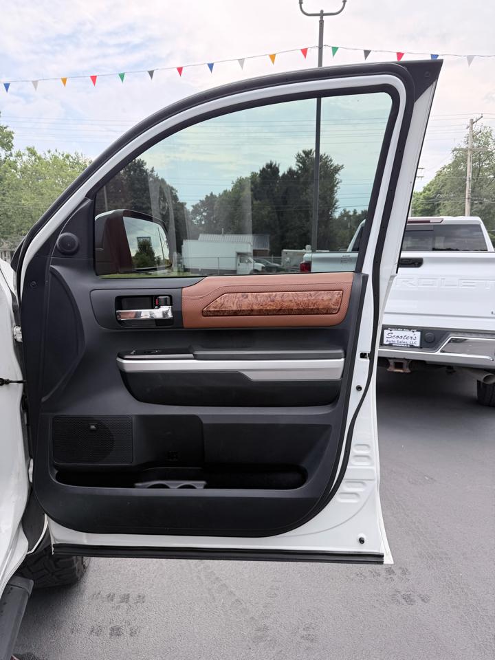 Toyota Tundra 1794 Edition Crew Max 4WD LWB 2016
