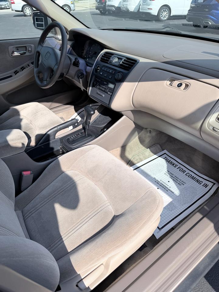 Honda Accord 4dr Sdn LX Auto 2000