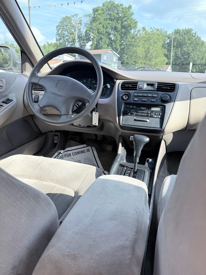 Honda Accord 4dr Sdn LX Auto 2000
