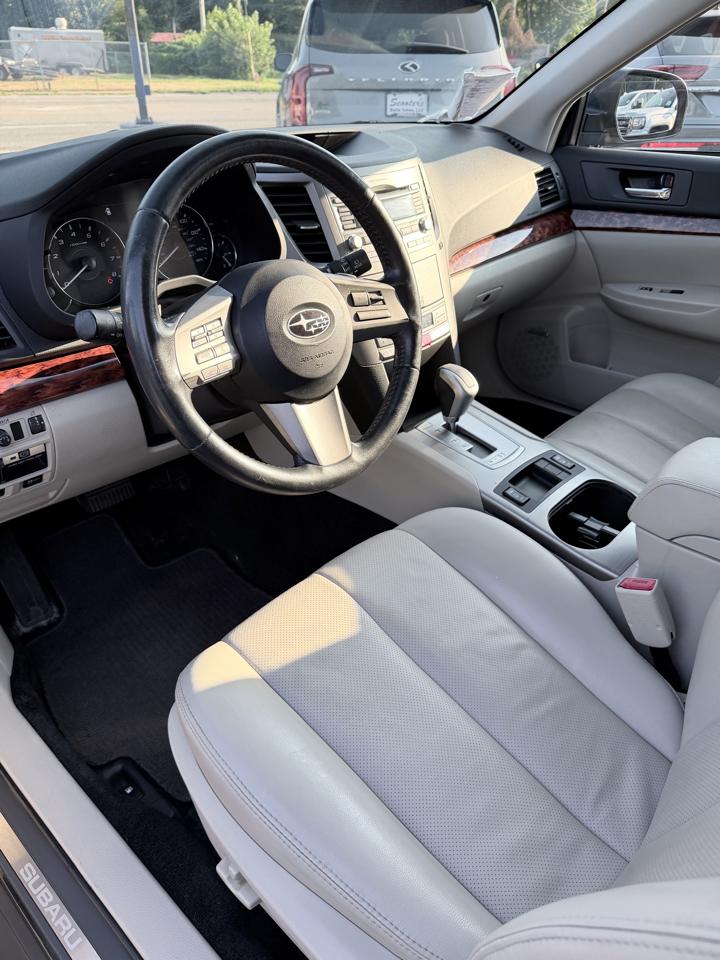 Subaru Outback 2.5i Limited 2011