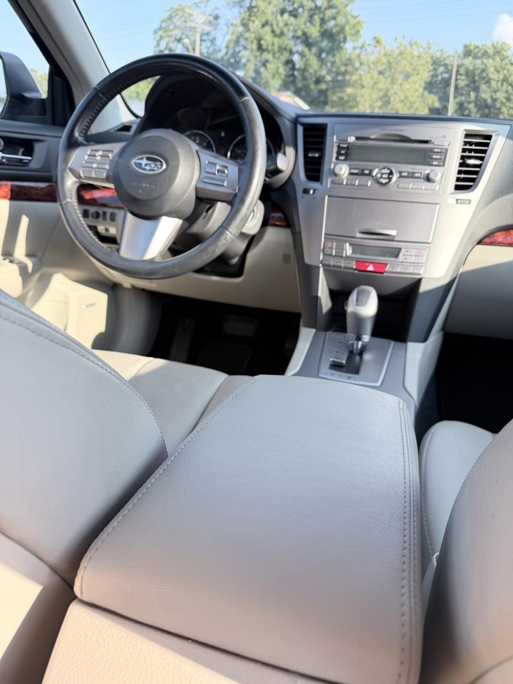 Subaru Outback 2.5i Limited 2011