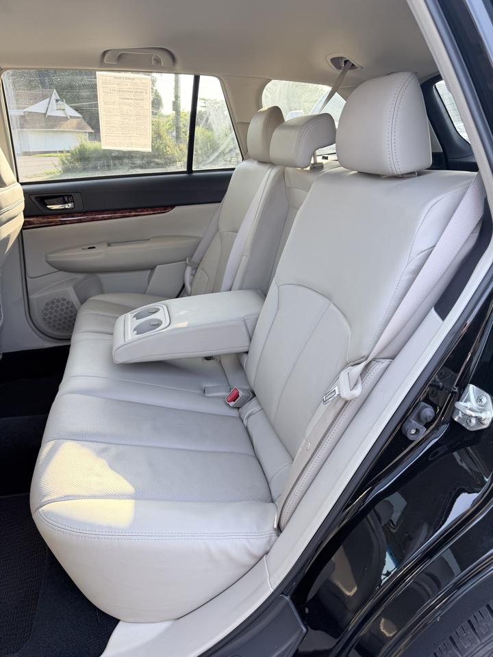 Subaru Outback 2.5i Limited 2011