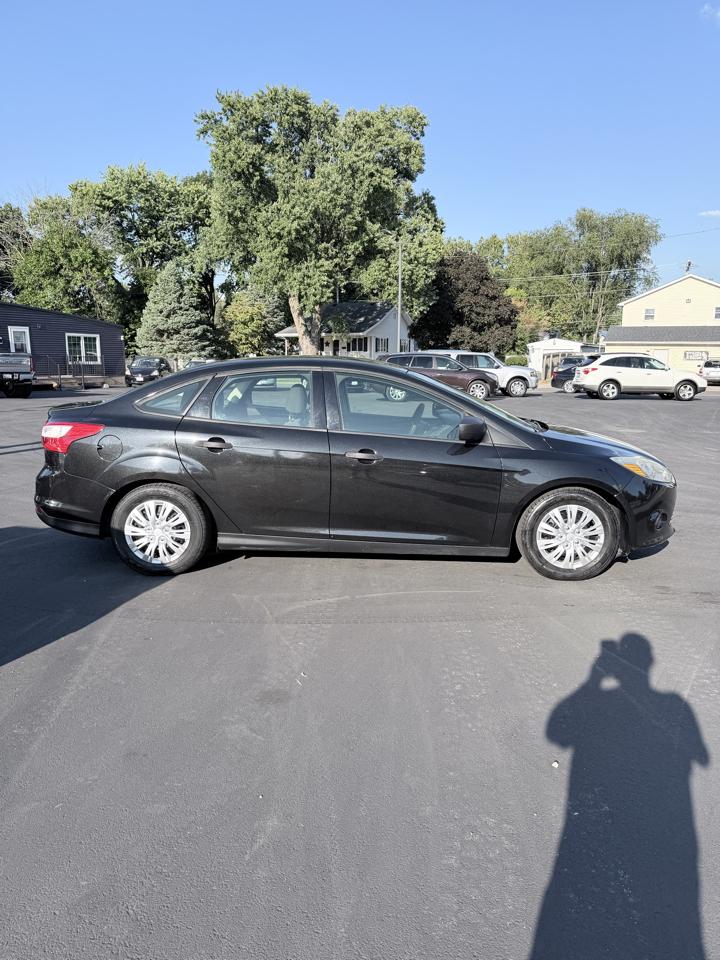 Ford Focus S Sedan 2014