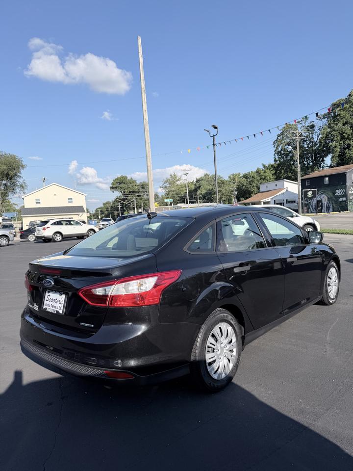Ford Focus S Sedan 2014