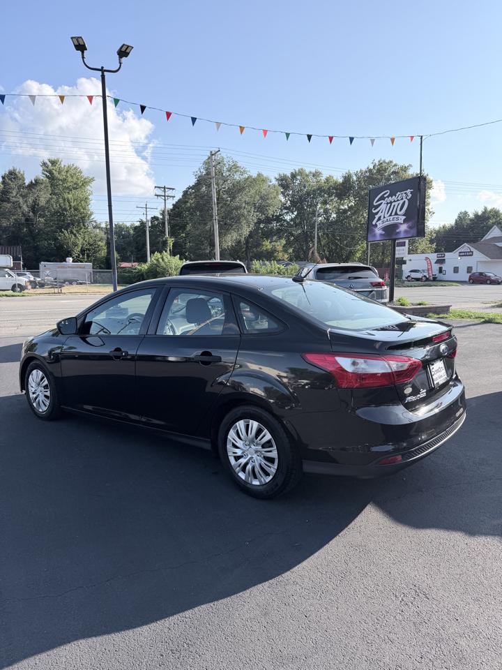 Ford Focus S Sedan 2014