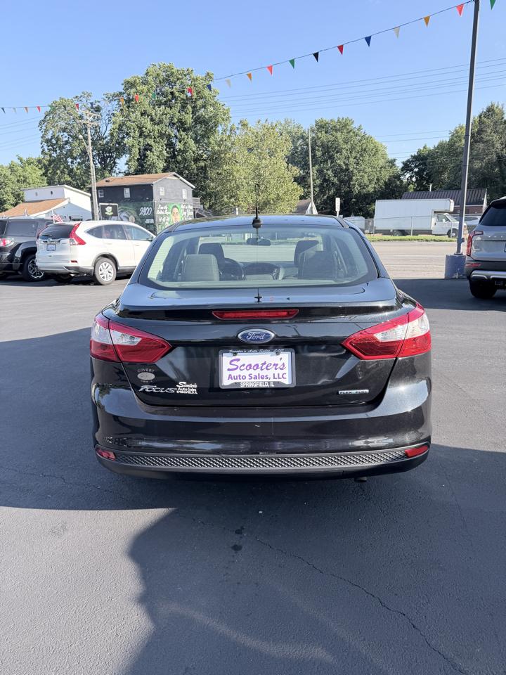 Ford Focus S Sedan 2014
