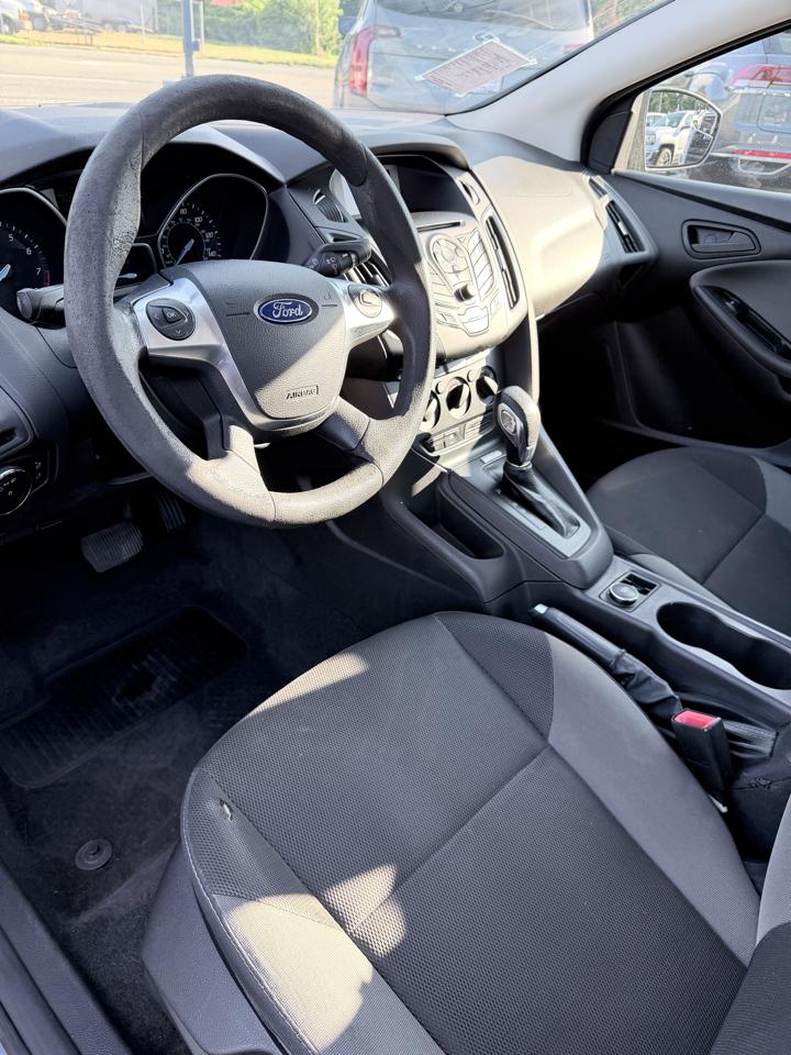 Ford Focus S Sedan 2014