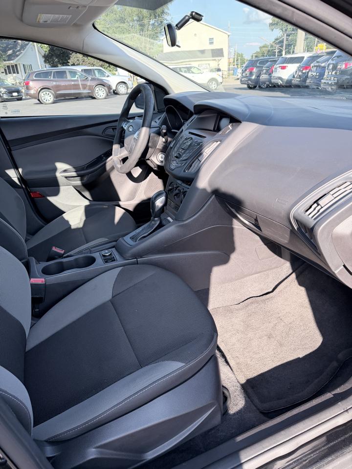 Ford Focus S Sedan 2014