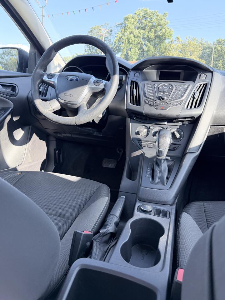 Ford Focus S Sedan 2014